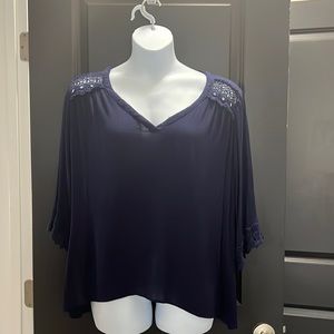 Navy blue 3/4 sleeve top embroidered trim 3x